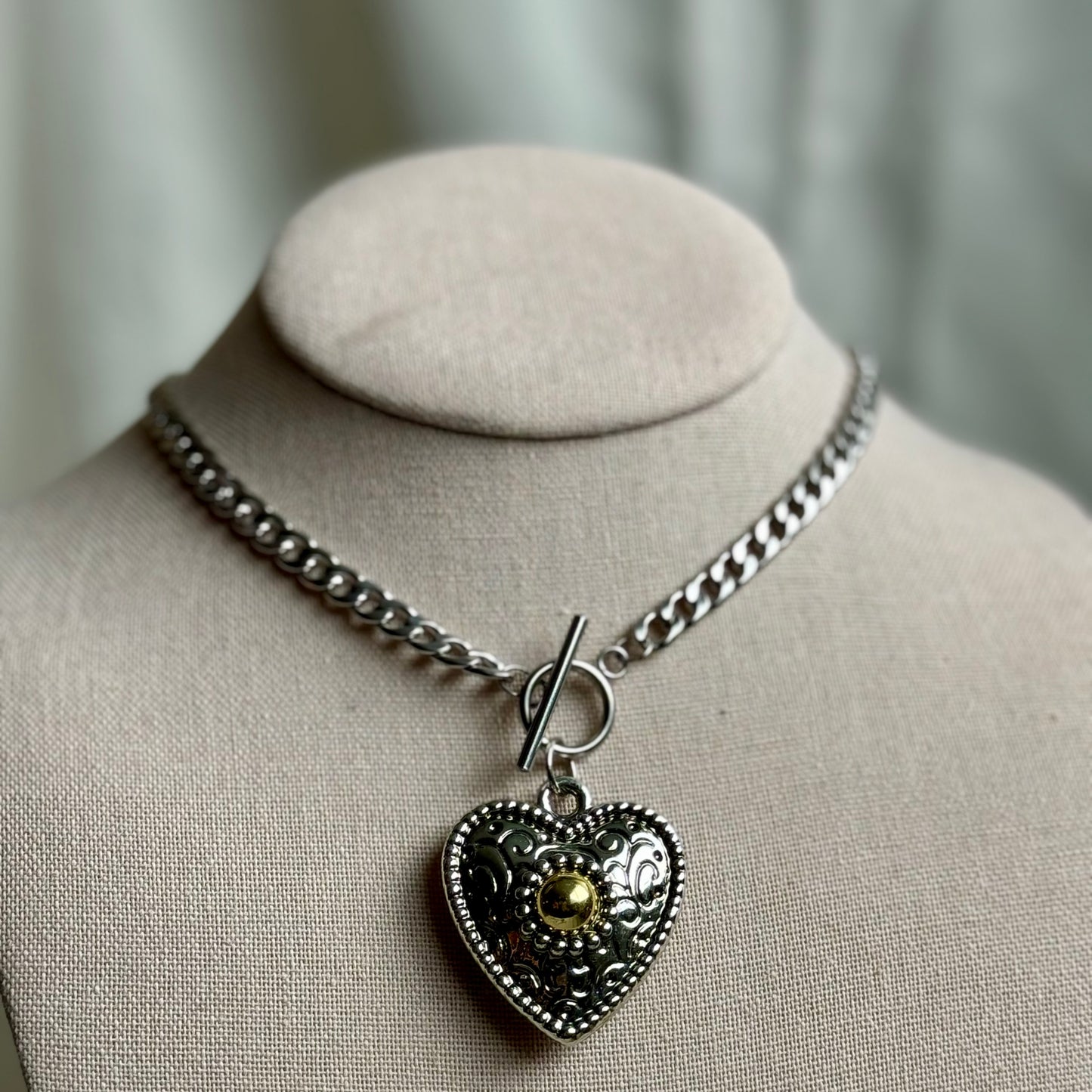 Vintage Style Heart Toggle Choker