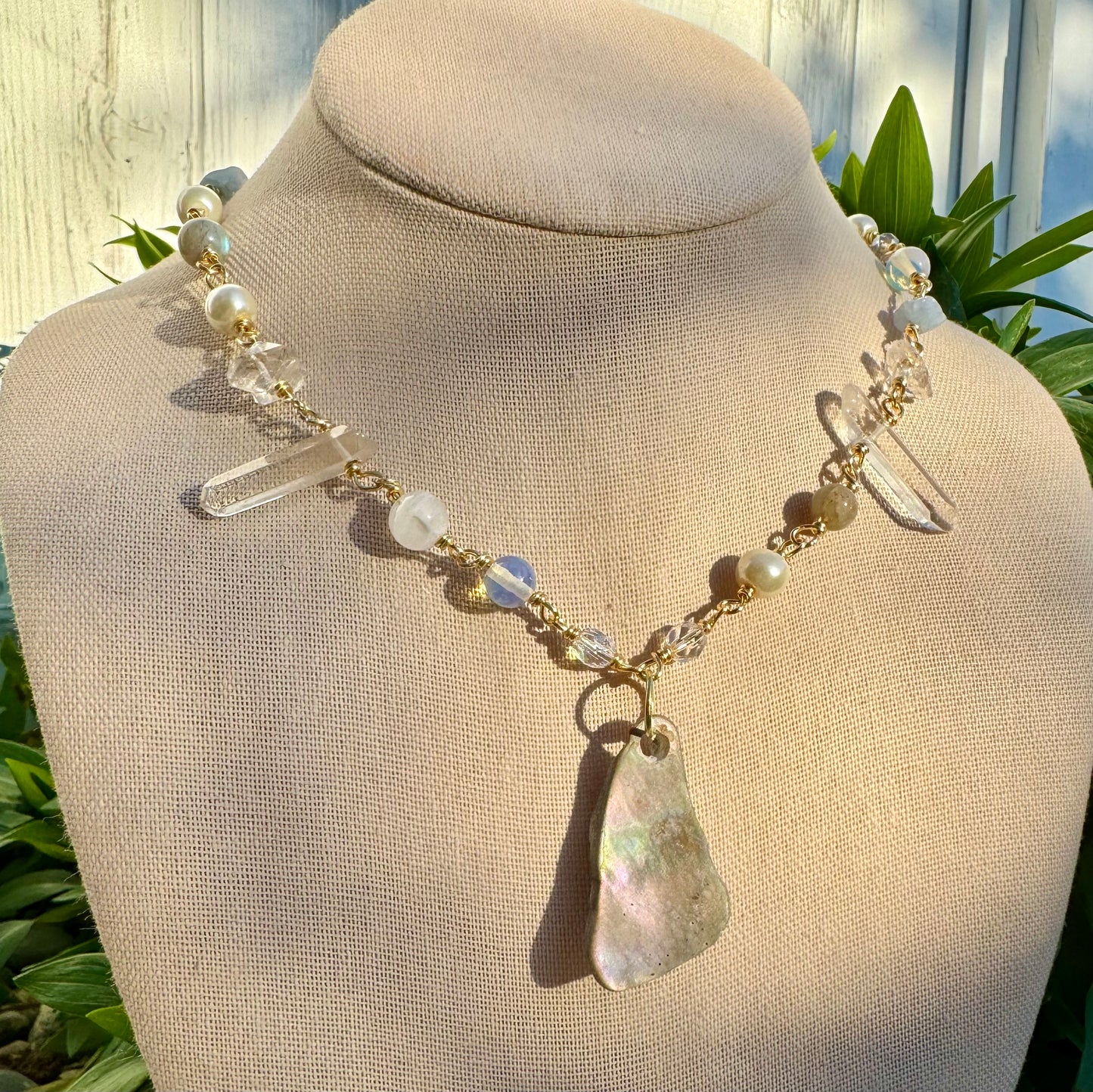 Multi stone Shell Choker